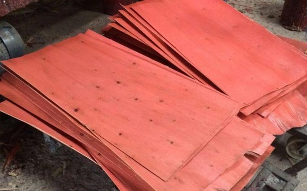 木模板生产-胶水厚足